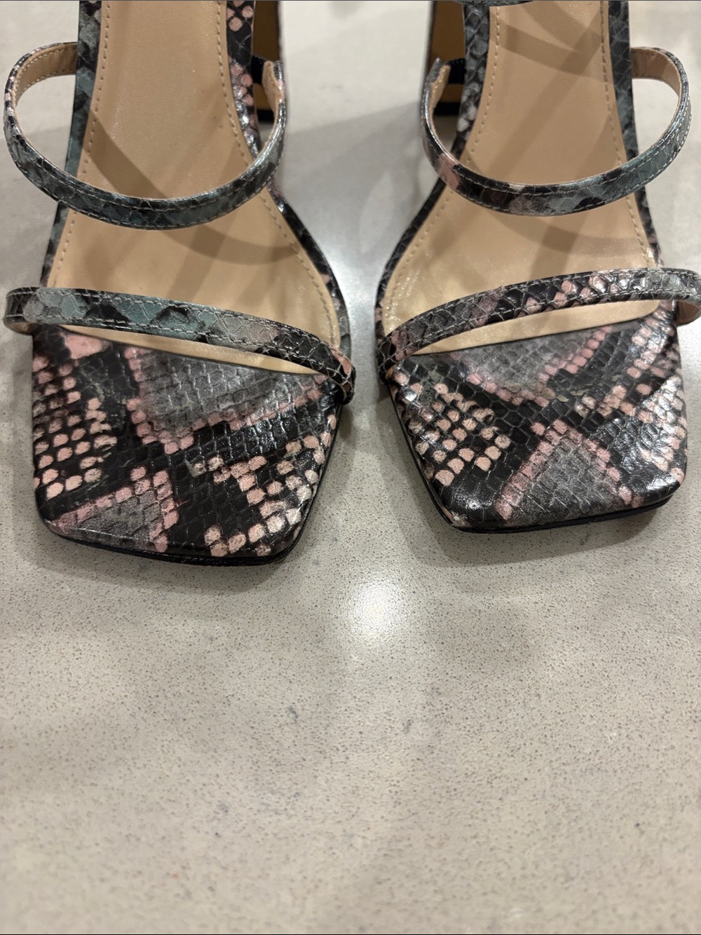 Vince camuto snake skin pink black blue criss cross 3.75” heels 7 worn once - Picture 4 of 7